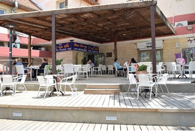 חדרי אירוח בלו ברי - המסעדה והסביבה