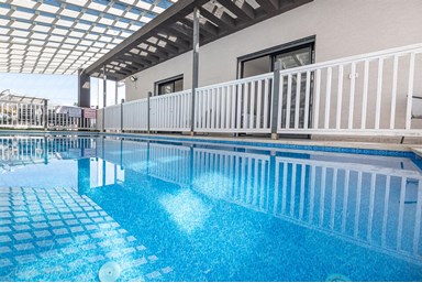 ניו גולד - החצר והבריכה