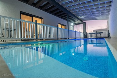 ניו גולד - החצר והבריכה