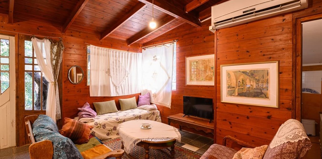 ארץ קסם ראש פינה הבית מסביב לעץ (6).jpg