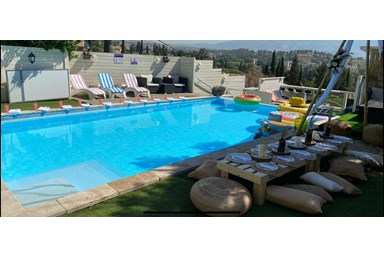 סוויטה חרמון בחלום - הבריכה, החצר והנוף