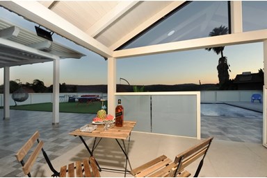 סוויטות שלווה בכנרת - הבריכה החצר והנוף 