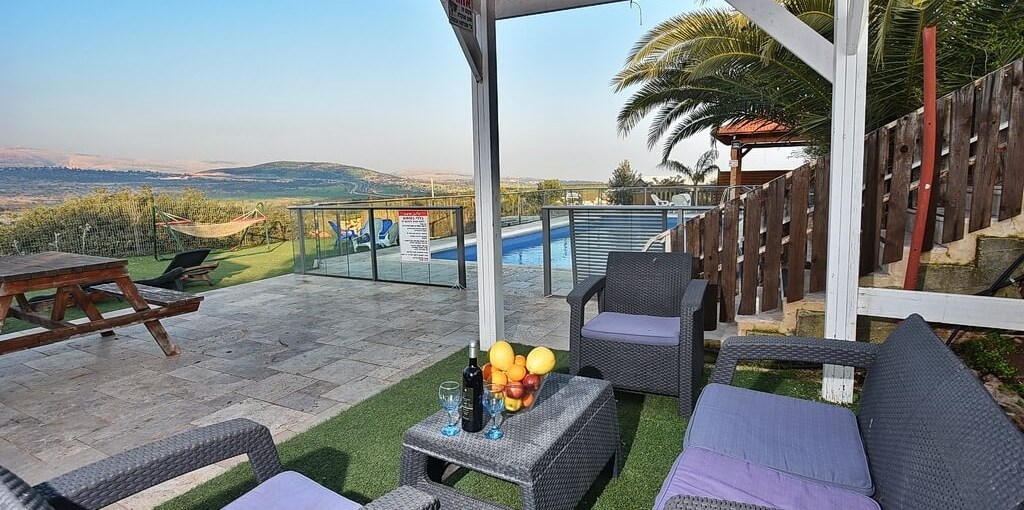 הילת האור בוטיק החצר (2).JPG