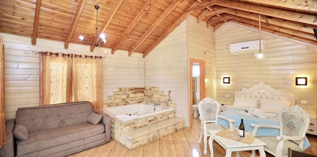 אצולת הכנרת הבקתות (2).jpg