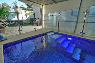 וילה דרור בחופש - החצר והבריכה