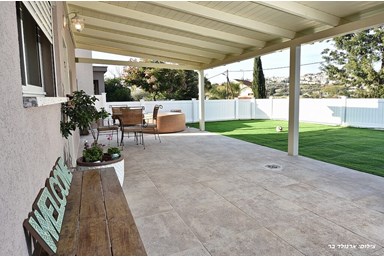 סוויטות איתמר - החצר והבריכה