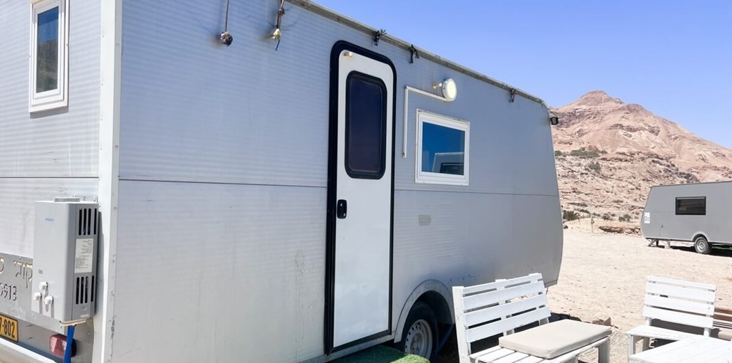 בדולינה עין גדי קרוואן לזוג (2).jpg