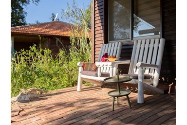 הילה - הרוח הגלילית - החצר והבריכה