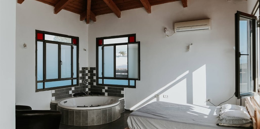 בראשית בגולן כנרת.jpg