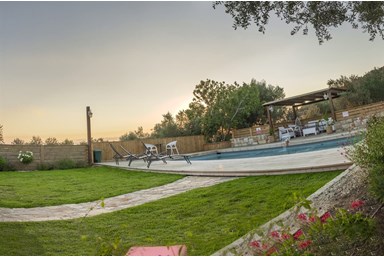 גרין פארק - החצר הבריכה והנוף 