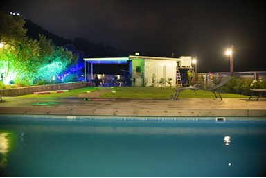 גרין פארק - החצר הבריכה והנוף 