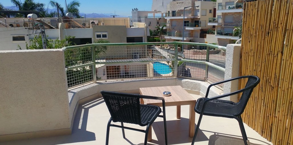 סיטי - דירות נופש סטודיו עם מרפסת (1).jpg