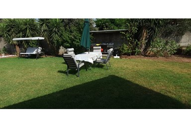 אחוזת אריאל הנוף - החצר והנוף 