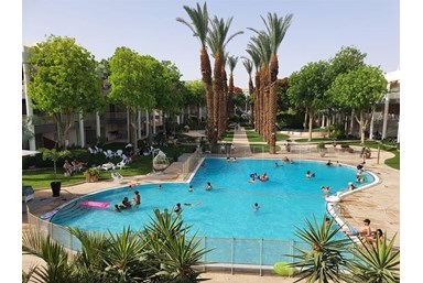 נויה ברויאל פארק