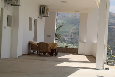 סוויטות המזרח - Eastside suites - החצר הסביבה והנוף