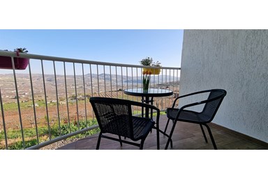 שופי נופש בחרמון - הבריכה, החצר והנוף