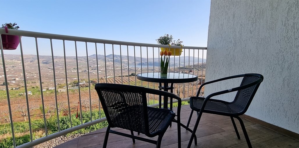 שופי נופש בחרמון המרפסת (3).jpg