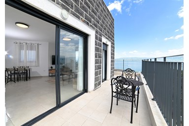 בית אירופה - דירת 4 חדרים-sea view