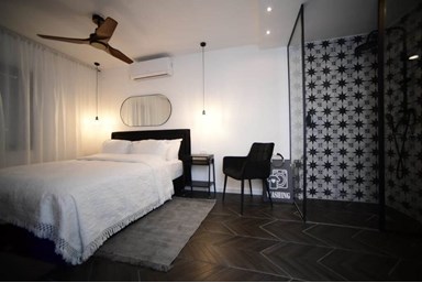 Z32 לאקשרי בוטיק - Z32 luxury Boutique