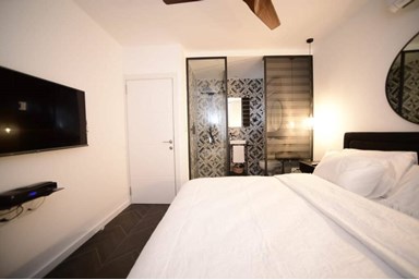 Z32 לאקשרי בוטיק - Z32 luxury Boutique