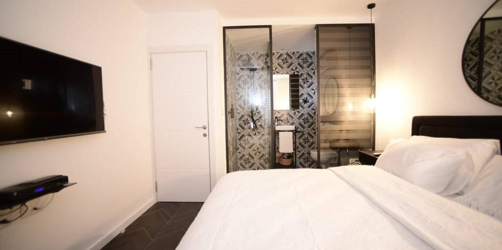 Z32 לאקשרי בוטיק - Z32 luxury Boutique הדירה (8).jpg