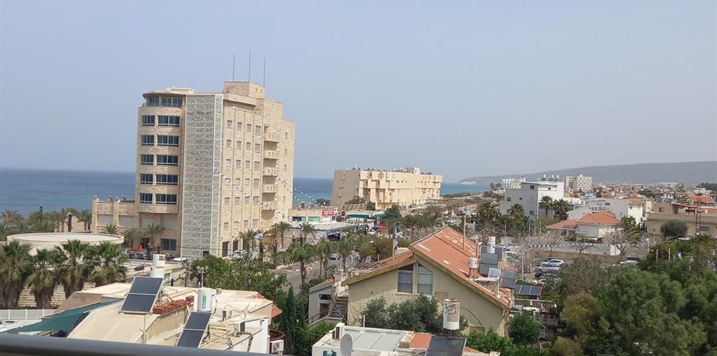 דירת יוקרה אל מול הים יוקרה אל מול הים - מרפסת ונוף לים (4).jpg