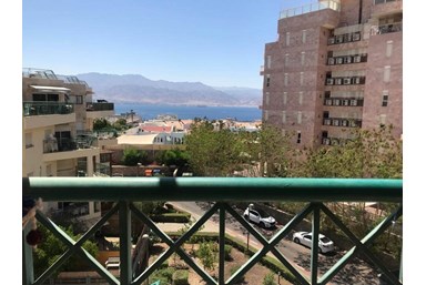 יעל דירות נופש על הים - המרפסות והסביבה