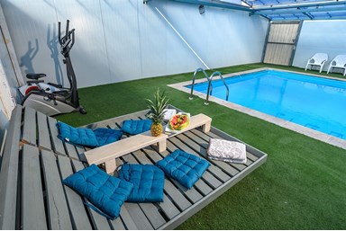 נופש כרימון - החצר והבריכה