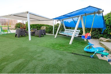 נופש כרימון - החצר והבריכה