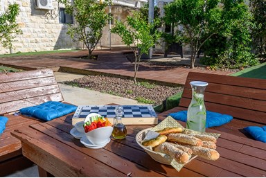 נופש כרימון - החצר והבריכה