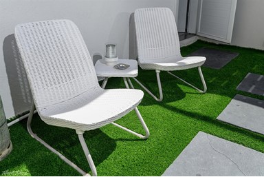 רגעים  - החצר והבריכה הפרטית