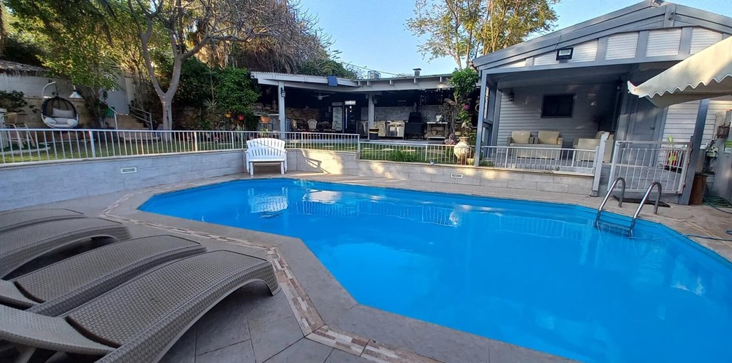 לה פסיון - חוויה של חופשה החצר והבריכה (4).jpg