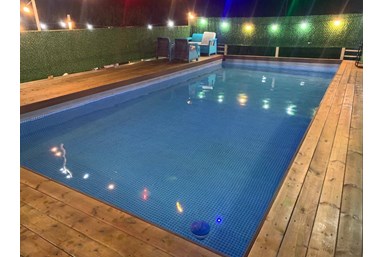 מפגש הדובדבן - מתחם חוץ