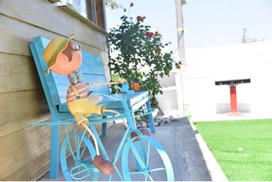 מפגש הדובדבן - מתחם חוץ