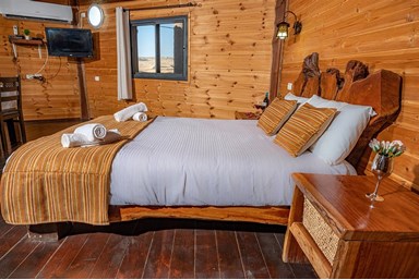 פנינת הדקל - בקתות העץ