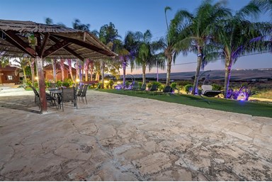 פנינת הדקל - בקתות העץ