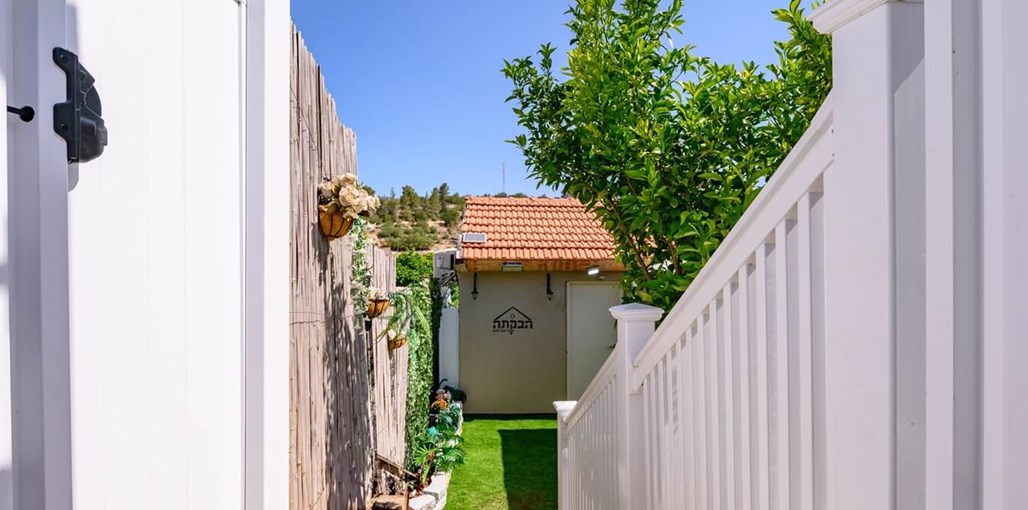 הבקתה במחסייה הבקתה במחסיה (1).jpg