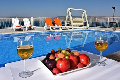 כנרת וילג' - מתחם החוץ