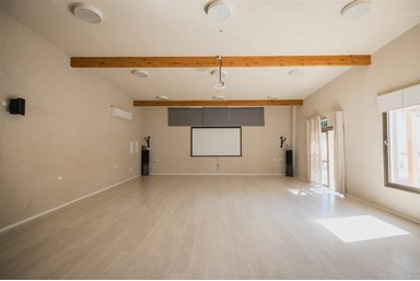 iBex אייבקס מצפה רמון - החצר ומתחמי הפנאי