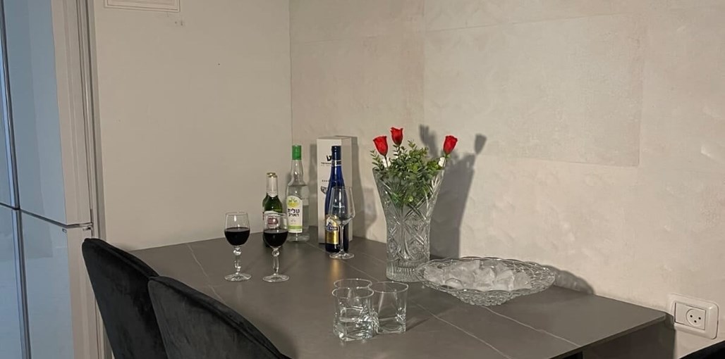 הסוויטה המפוארת 500 מטר מהים הסוויטה הפרטית (1).jpg