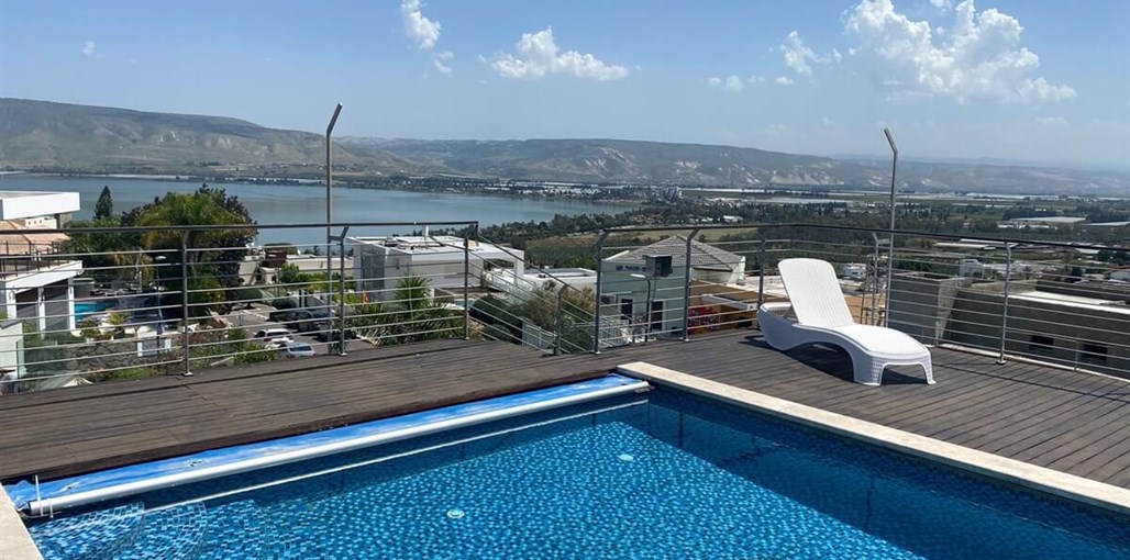 סוויטות אגם בכנרת החצר (15).jpg