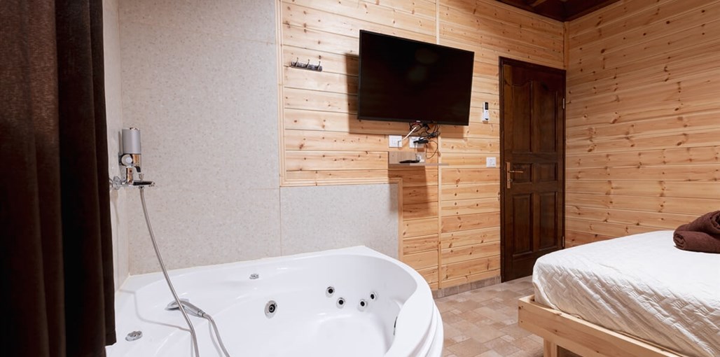 צמרת הצימרים סוויטה עץ (1).jpg