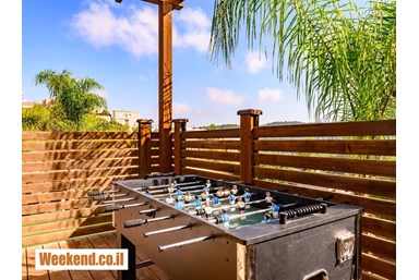 צמרת הצימרים - החצר והנוף