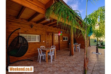 צמרת הצימרים - החצר והנוף