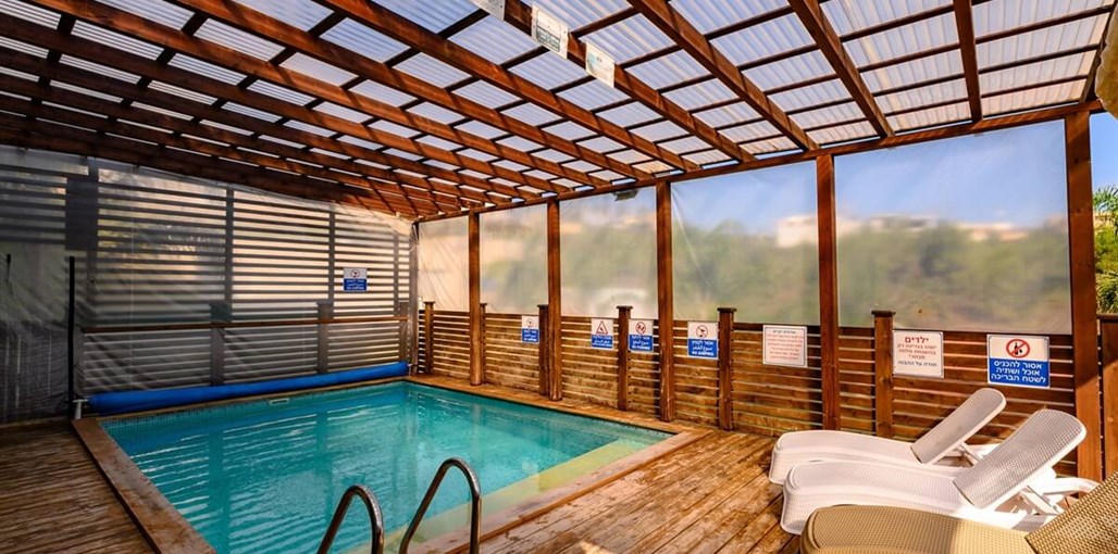 צמרת הצימרים חצר (10).jpg