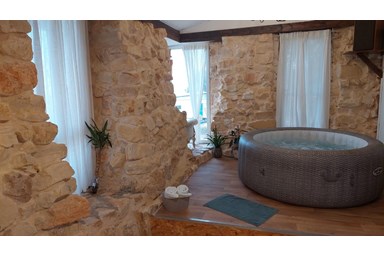 בית האבן במדבר - הדירה