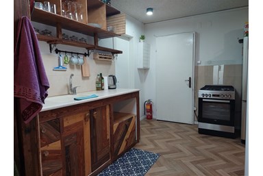 בית האבן במדבר - הדירה