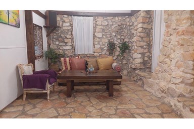 בית האבן במדבר - הדירה