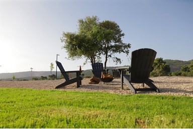 סוויטות שמחה במשפחה - החצר והבריכה 