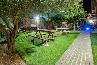 שובל לכנרת - החצר והבריכה